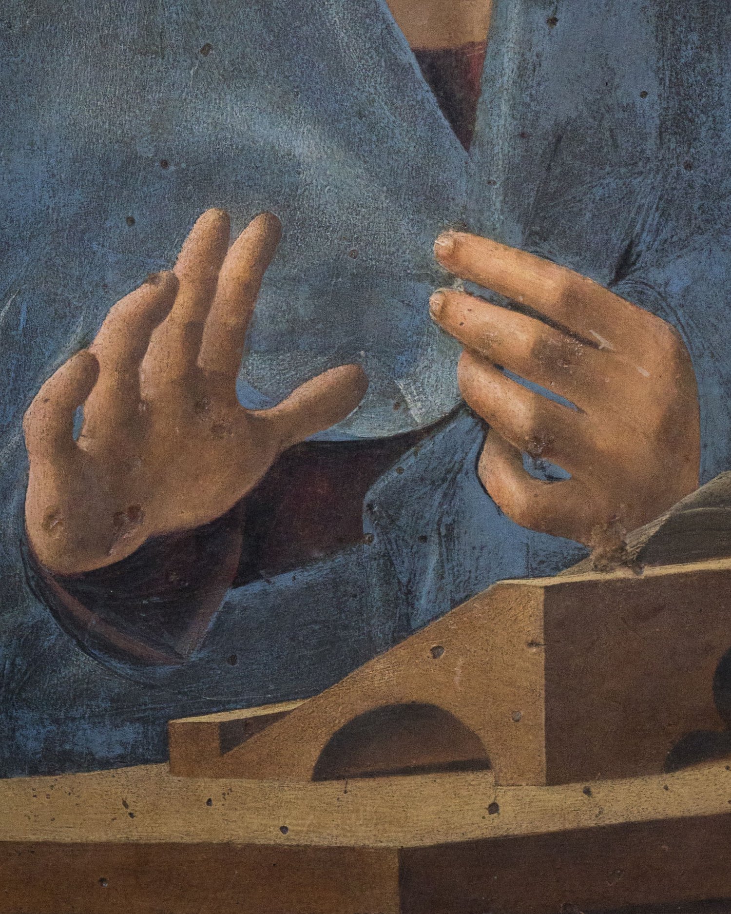 Antonello da Messina, Annunciata (1475-1476 circa), dettaglio delle mani e del leggio. Palermo, Galleria Regionale di Palazzo Abatellis.