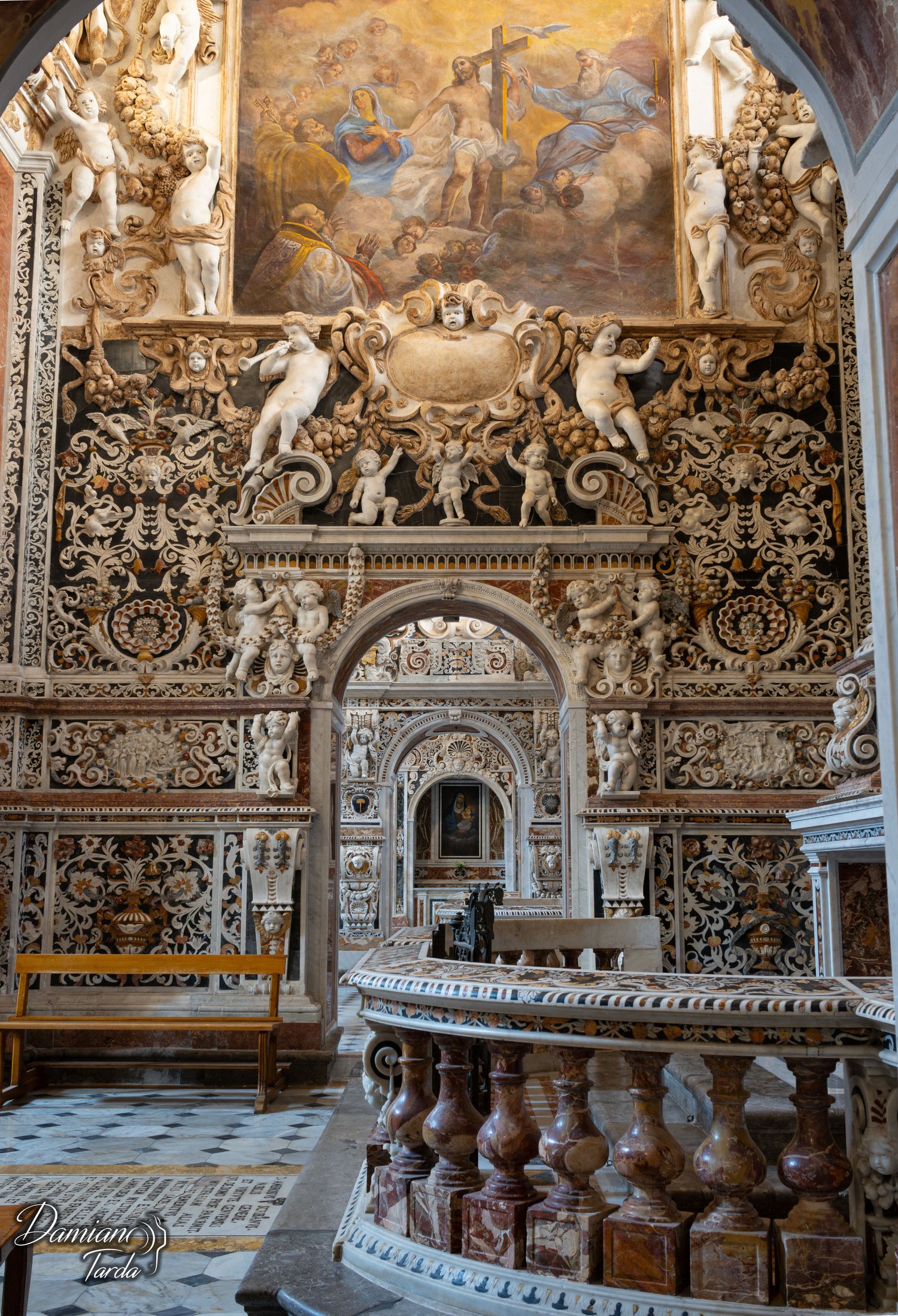 Decorazioni barocche nell’interno di una chiesa di Palermo