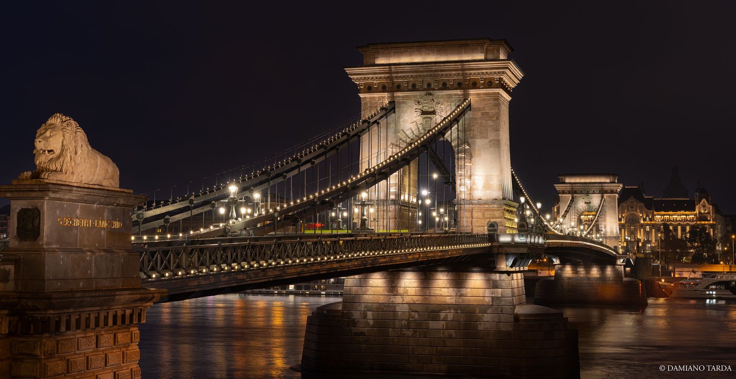Chain Bridge, night landscape photograph, Budapest
